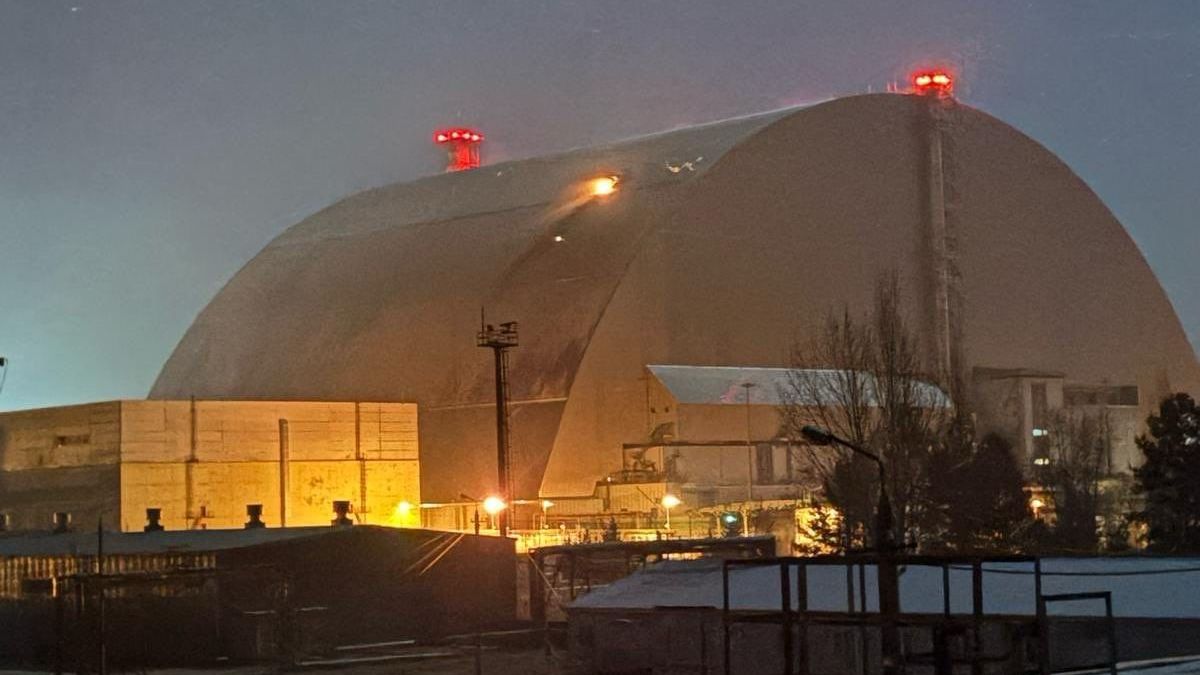 Černobylský sarkofág po útoku dronem ztratil schopnost zadržovat radiaci